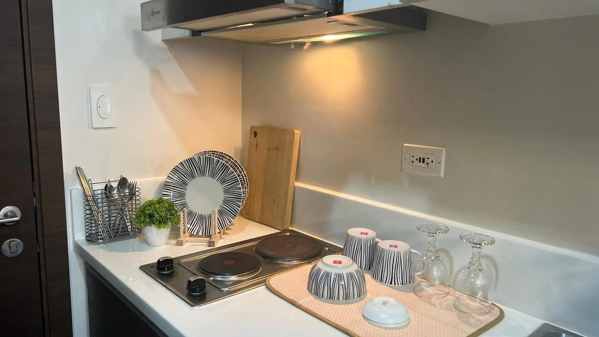 Air Residence Makati Манила 0*,  Филиппины